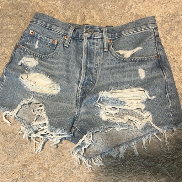 NEW LEVI JEAN SHORTS 501 - Picture 1 of 2